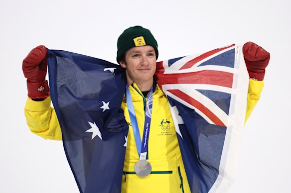 Scotty James with his silver medal in the ceremony.