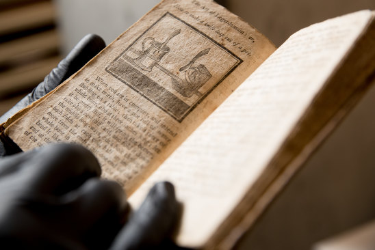 How to make a knife jump out of pot from the 18th-century book Hocus Pocus, held at the State Library of NSW.