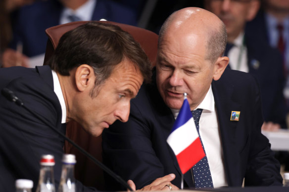 Emmanuel Macron (left) and Olaf Scholz: Their countries’ political crises couldn’t come at a worse time.