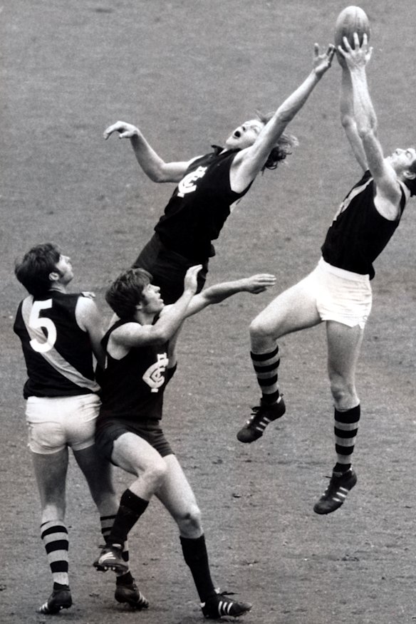 Richmond ruckman Craig McKellar takes a strong mark in the 1972 grand final but he was beaten on the day by Peter Jones.