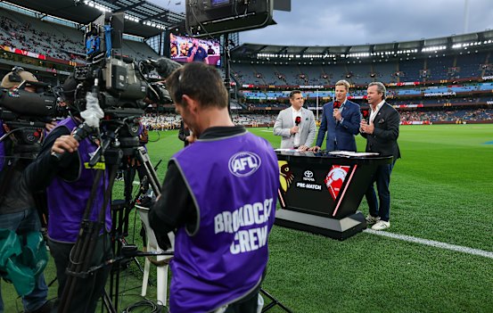 The pre-game broadcast with Luke Hodge, Nick Riewoldt and Hamish McLachlan.