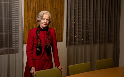 Former governor-general Dame Quentin Bryce is calling for clear pregnancy warning labels on alcohol.