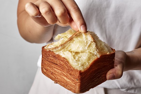 Tissue bread. 