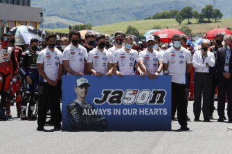 Teammates of 19-year-old Jason Dupasquier take a minute of silence in his memory. 