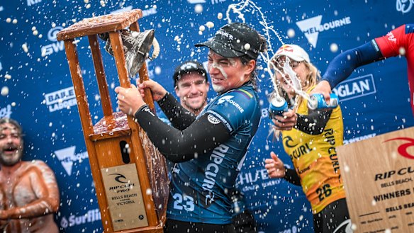 Tyler Wright rings the famous bell.