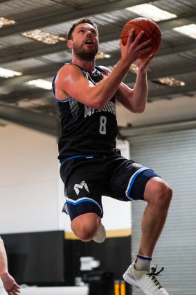 New Melbourne United signing Matthew Dellavedova goes up for a lay-up.