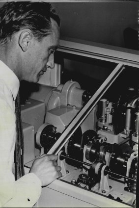 Arthur Midgely, chief technician of the speaking clock in Sydney in October 1960.