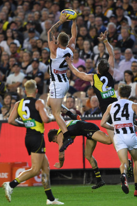 Jordan De Goey flies for a spectacular mark.