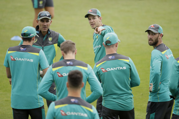 Glenn Maxwell and teammates with Justin Langer in 2018.