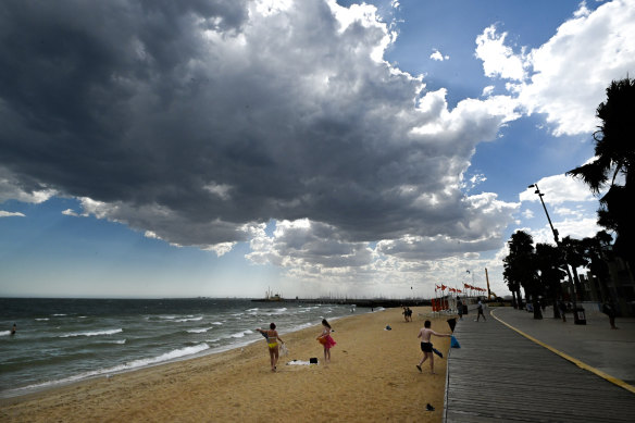 Beachgoers at St Kilda beach as the cool change rolled in on Friday afternoon.