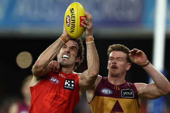 Ben King of the Suns takes a mark.