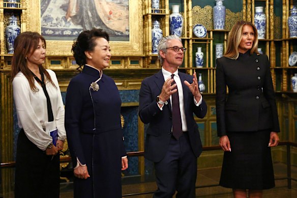 First lady of China, Peng Liyuan, and US first lady Melania Trump at the Smithsonian’s National Museum Of Asian Art with museum director Chase Robinson.