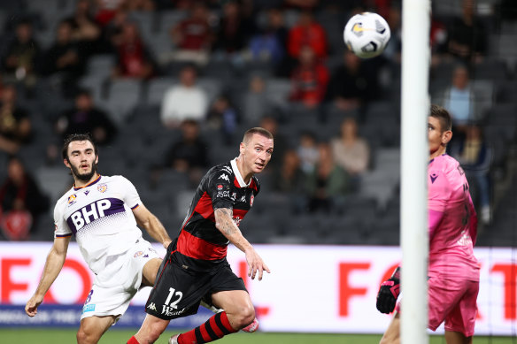 Mitch Duke heads his first goal past Glory keeper Liam Reddy.