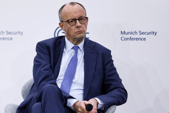 O chanceler alemão, Friedrich Merz, diz que afrouxar as rédeas da Rússia é uma má jogada.