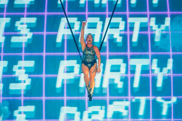 When P!nk takes to the stage, spelling out the word “party” is unnecessary. 