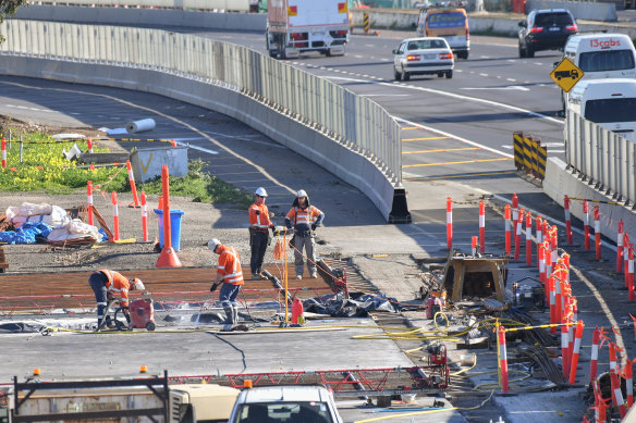 West Gate Tunnel works: over budget and behind schedule