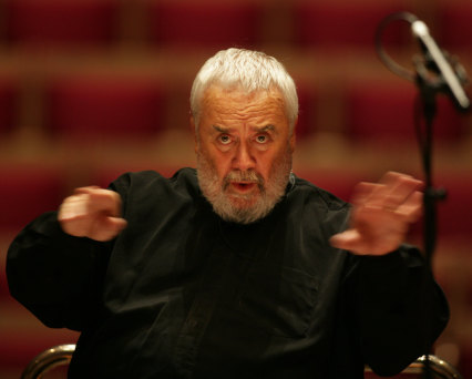Gianluigi Gelmetti, conducting the Sydney Symphony Orchestra during rehearsal. 