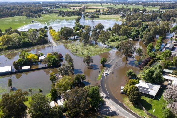 Low lying parts of Forbes are flooding as the Lachlan River breaks its banks.