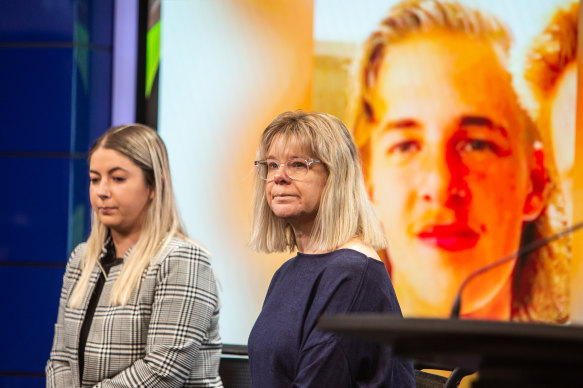 Jason Langhans’ mother, Carolyn, and sister Emma at a press conference in 2021.