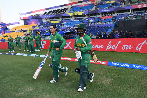 Quinton de Kock heads out to the middle for South Africa’s match against Australia alongside his captain Temba Bavuma.