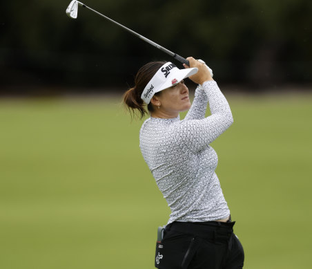 A bad bunker shot cost Hannah Green the lead as she battles to win the national title
