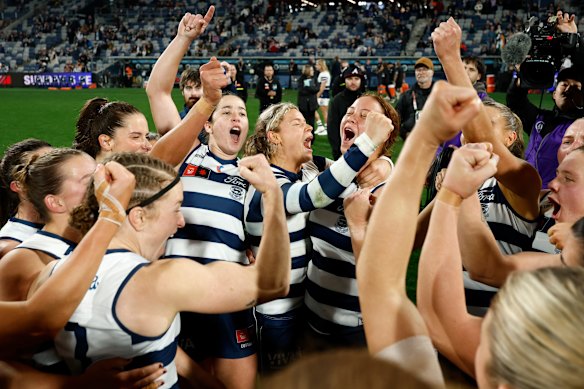 The Cats sing the team song after beating St Kilda.