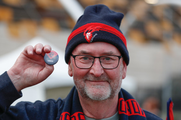 WA Demons fans were given badges with the names of loyal members to wear at the Perth prelim. 