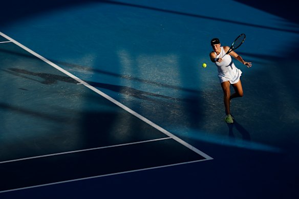 Tatjana Maria plays a backhand in her first round match.