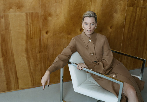 Elizabeth Banks: “As a society, we’ve always put value into things that inherently don’t have value.”
