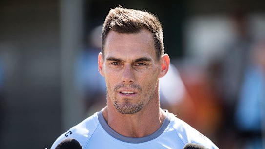 Confirmation: John Morris has signed a three-year contract with the Sharks.