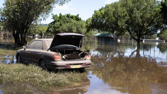 As extreme weather events continue to have an impact on businesses across the country, the ASX200 needs to do more to explain financial risks to investors, PwC research says.