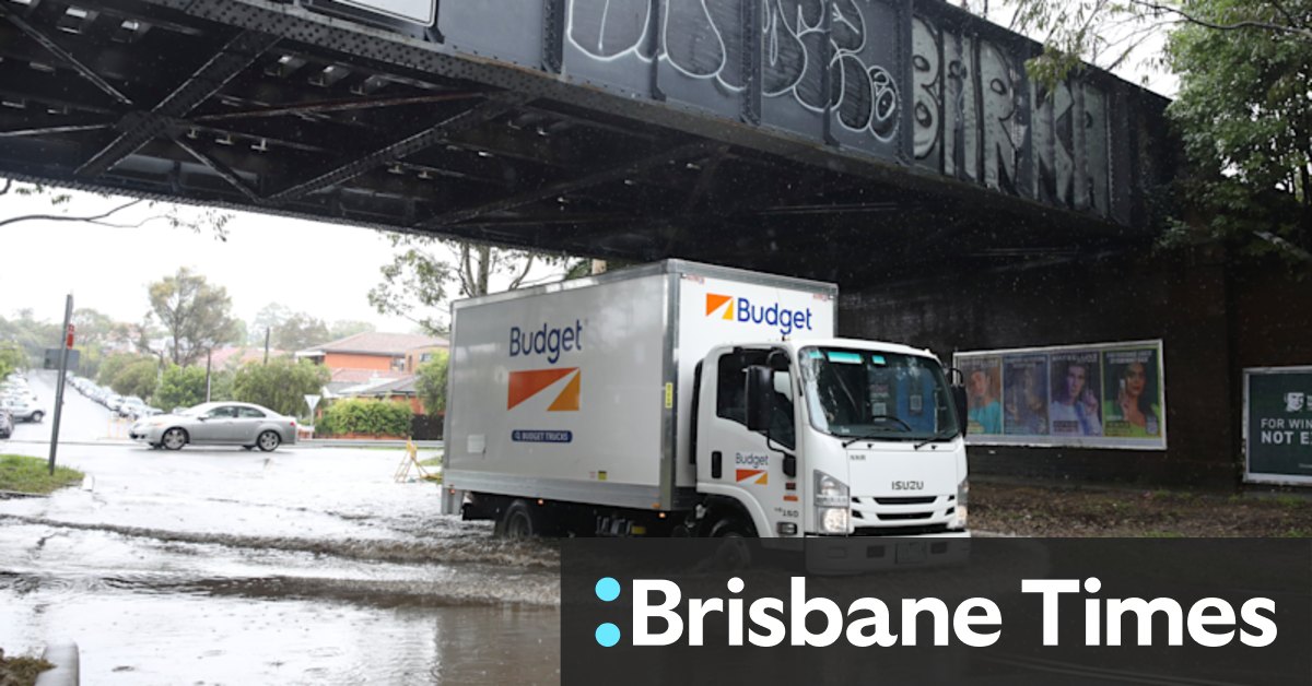 Sydney floods: Flood fears for city fringe as savage storm cell heads toward Sydney - Vimarsana News