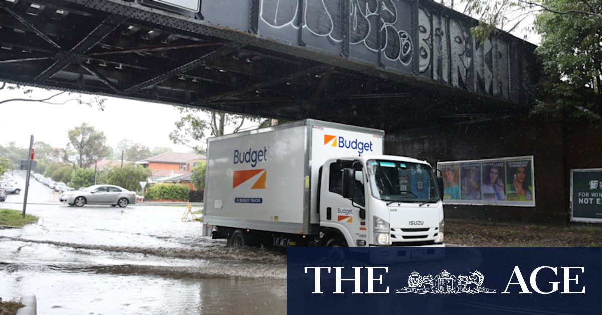 Sydney floods: Flood fears for city fringe as savage storm cell heads toward Sydney - Vimarsana News