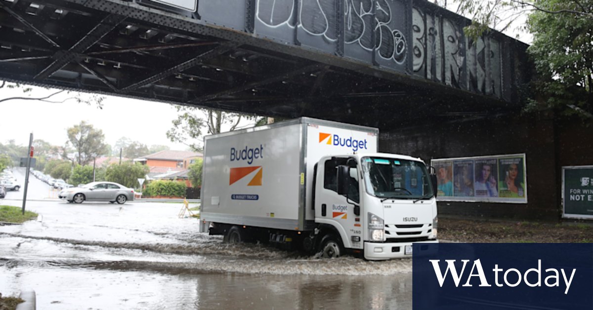 Sydney floods: Flood fears for city fringe as savage storm cell heads toward Sydney - Vimarsana News