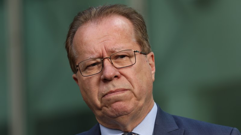 Former aged care watchdog Ian Yates criticises Labor’s reforms over rising waitlists