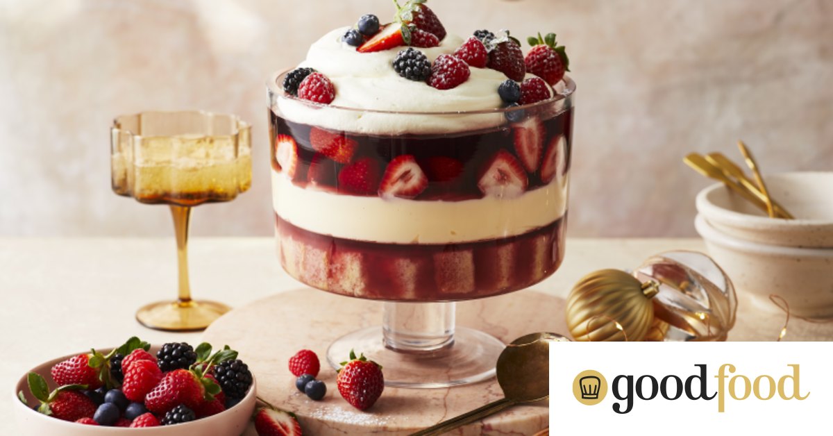 RecipeTin Eat’s Christmas trifle with berries