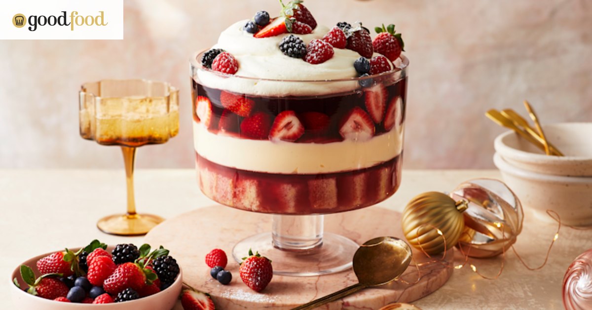 RecipeTin Eat’s Christmas trifle with berries