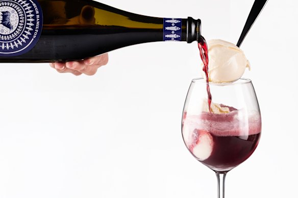 Espumantes Red Wine Spiders são o deleite de verão que você nunca soube que precisava.