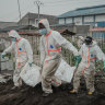 Volunteers bury those who died during a week of clashes in Goma.