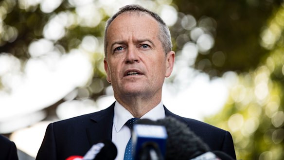 Opposition leader Bill Shorten announces a $20 million regional development fund to help farmers.