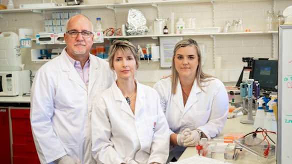 Murdoch University researchers led by Professors Peter Irwin, Una Ryan and Dr Charlotte Oskam will lead the DSCATT study. 