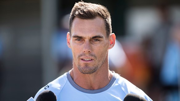 Confirmation: John Morris has signed a three-year contract with the Sharks.