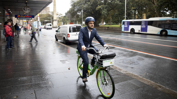 Sam Dastyari arrives at the ICAC on Thursday on a Lime Bike. He departed the same way hours later, after half a day in the witness box. 
