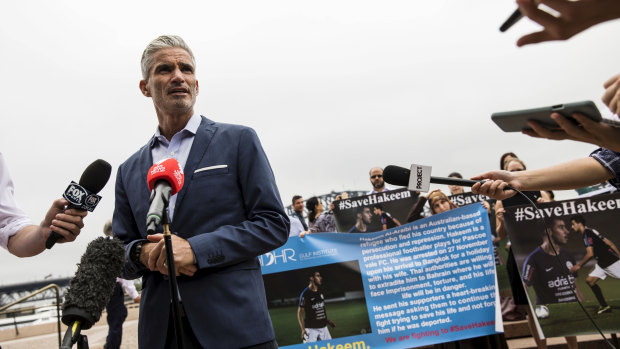 Former Socceroos star Craig Foster with demonstrators urging Thailand to release Hakeem al-Araibi, a Melbourne refugee and football player.