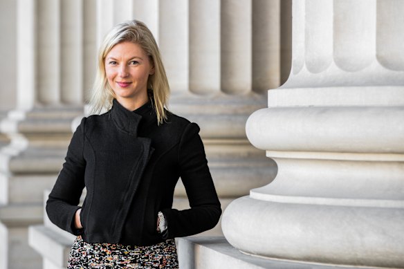 La escritora policiaca Sarah Bailey.