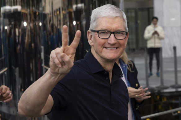 The smartphone market is getting increasingly tricky for Apple and chief executive Tim Cook. 