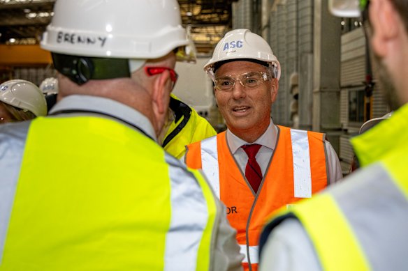 Richard Marles visita a Academia de Habilidades e Treinamento em Osborne, no Sul da Austrália, na terça-feira.
