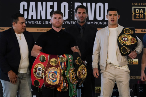 Eddie Hearn poses between Canelo Alvarez and Dmitry Bivol before their title fight in Las Vegas in May.