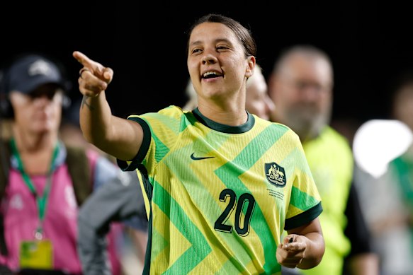 Players such as Sam Kerr won’t retire at home unless something changes with the A-League Women, says Matildas and Chelsea teammate Ellie Carpenter.