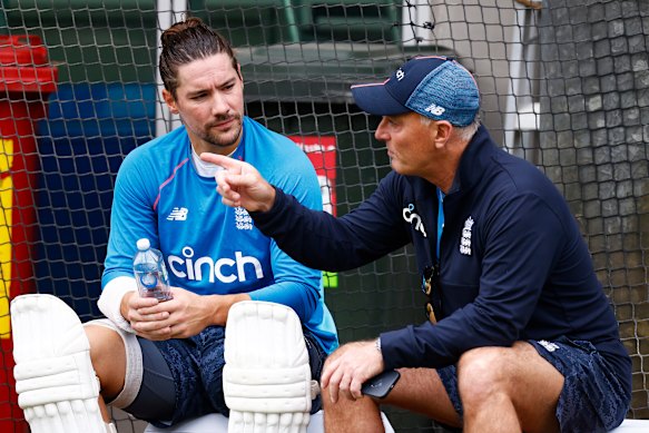 Rory Burns speaks with England batting coach Graham Thorpe a nets session at the MCG in December 2021.